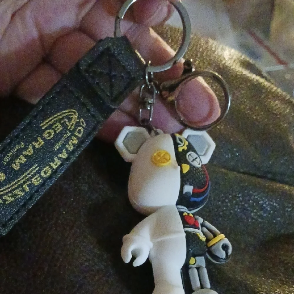 Black and White Bear Keychain - Picture 4 of 5